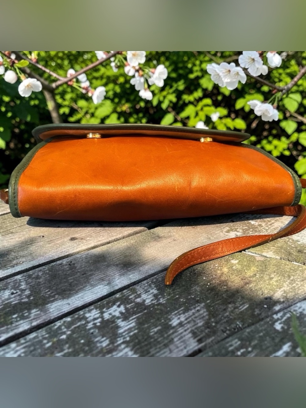 Vintage BRAHMIN RARE leather crossbody/ clutch medallions w forest green trim - Picture 6 of 16